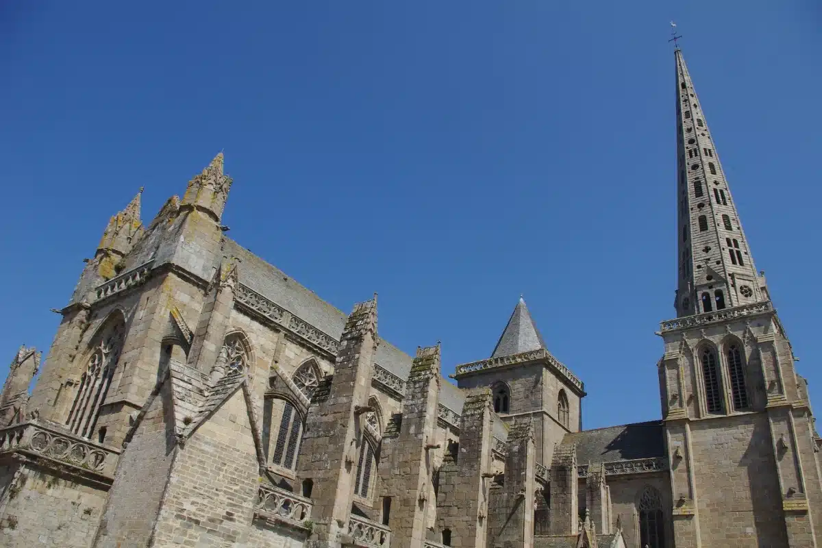 cathedrale tourisme treguier camping paimpol